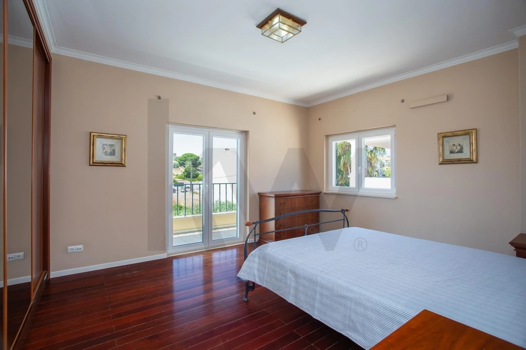 Moradia T5 para Venda em Laranjeiro e Feijó Foto 33