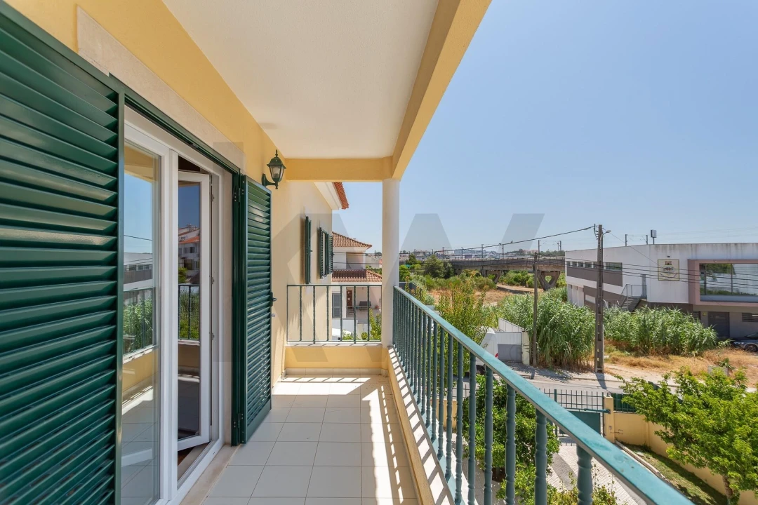 Moradia T5 para Venda em Laranjeiro e Feijó Foto 36