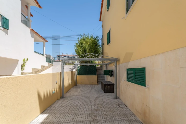 Moradia T5 para Venda em Laranjeiro e Feijó Foto 57