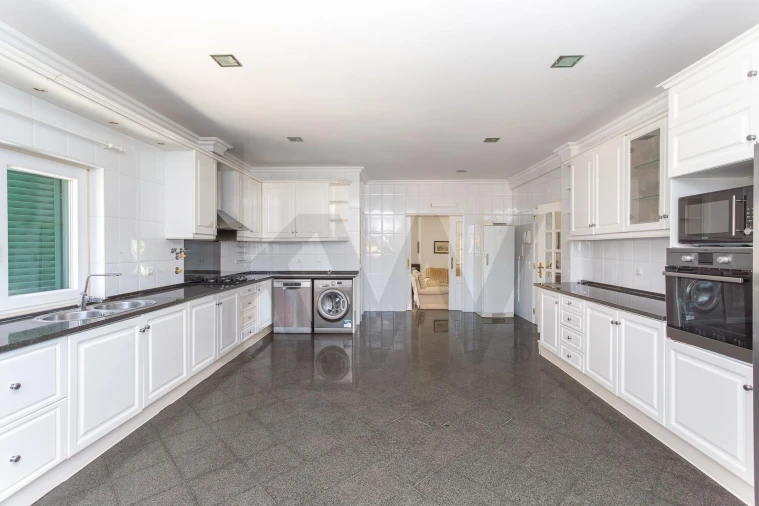 Moradia T5 para Venda em Laranjeiro e Feijó Foto 13