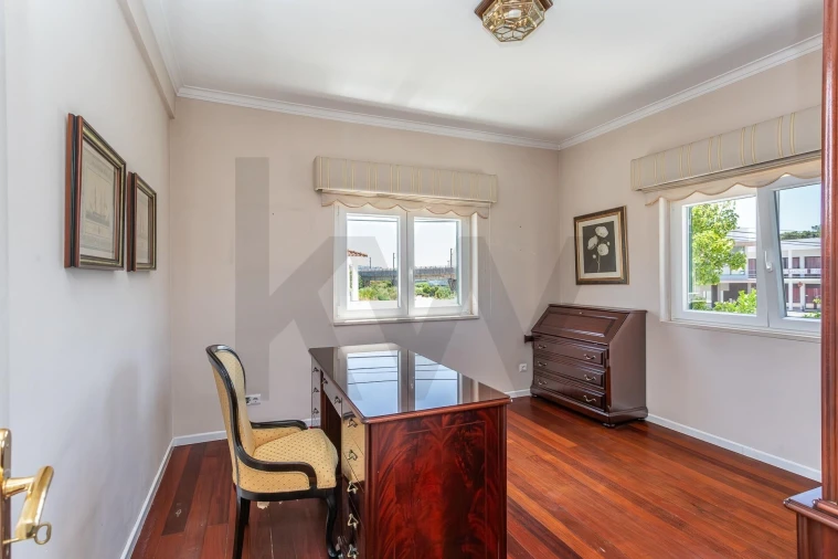 Moradia T5 para Venda em Laranjeiro e Feijó Foto 16