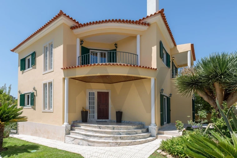 Moradia T5 para Venda em Laranjeiro e Feijó