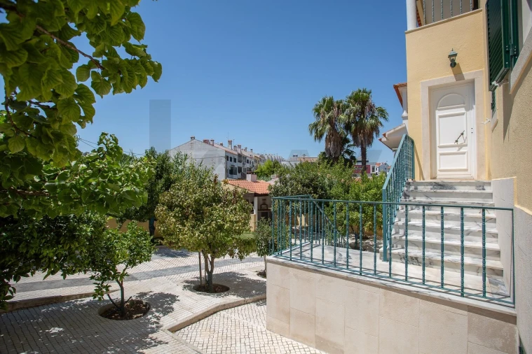 Moradia T5 para Venda em Laranjeiro e Feijó Foto 61