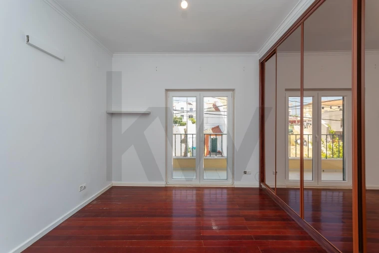 Moradia T5 para Venda em Laranjeiro e Feijó Foto 45