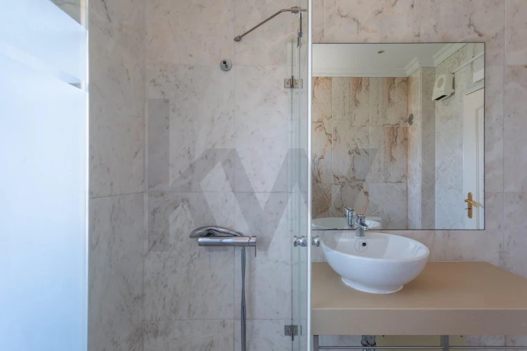 Moradia T5 para Venda em Laranjeiro e Feijó Foto 30