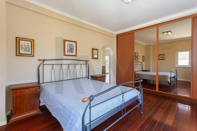 Moradia T5 para Venda em Laranjeiro e Feijó Foto 35