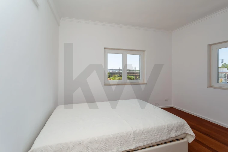 Moradia T5 para Venda em Laranjeiro e Feijó Foto 25