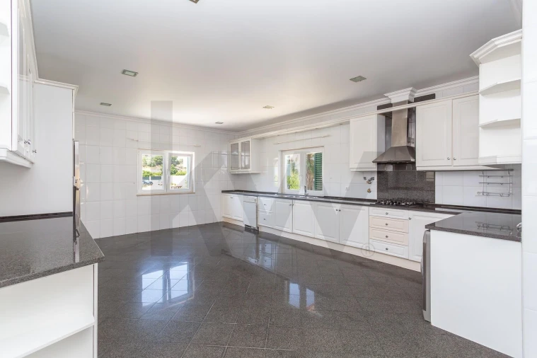 Moradia T5 para Venda em Laranjeiro e Feijó Foto 12