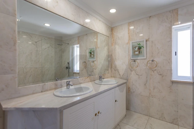 Moradia T5 para Venda em Laranjeiro e Feijó Foto 39