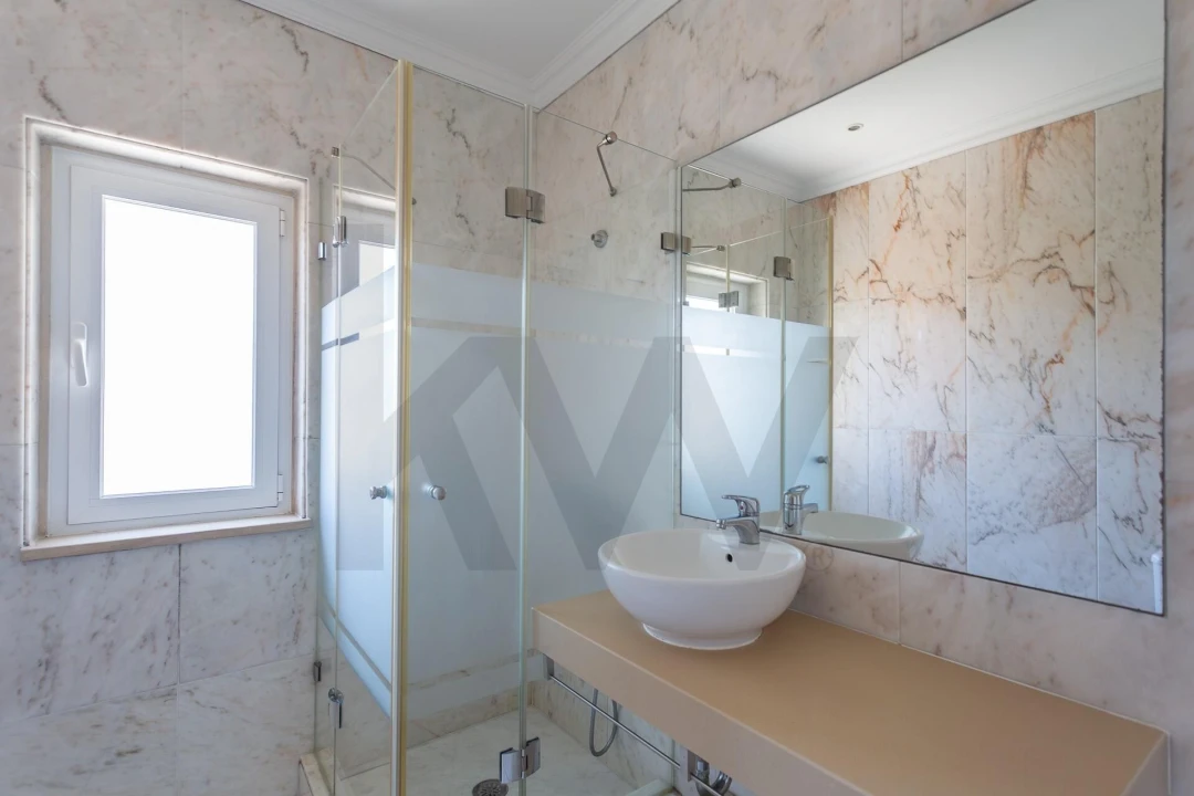 Moradia T5 para Venda em Laranjeiro e Feijó Foto 31