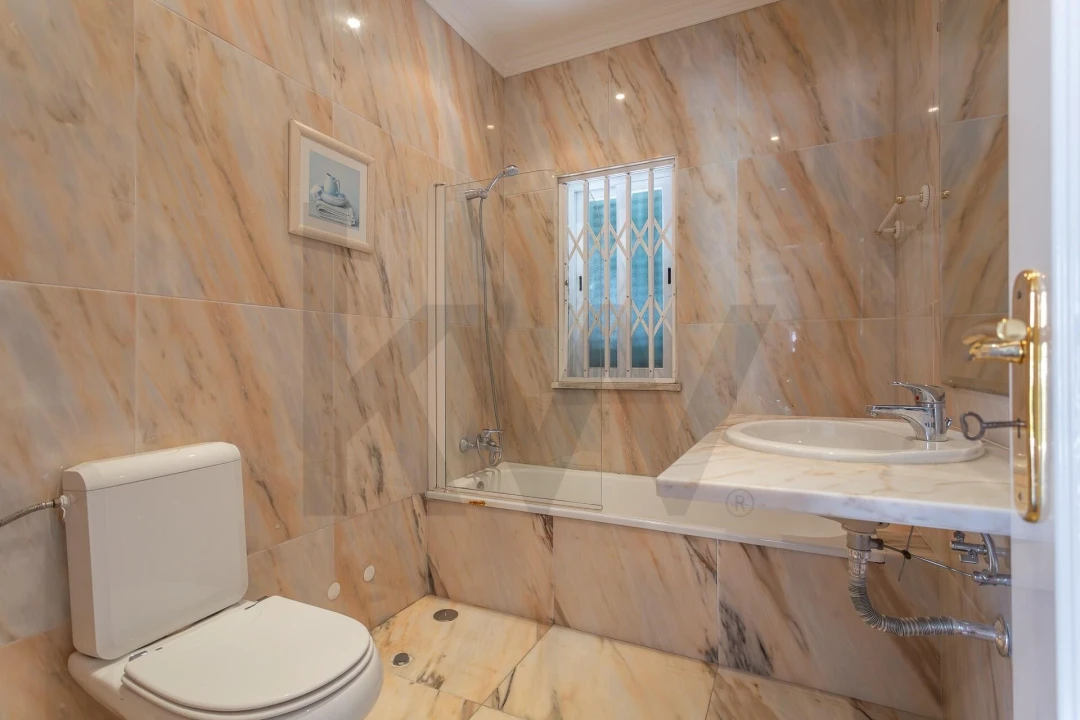 Moradia T5 para Venda em Laranjeiro e Feijó Foto 20