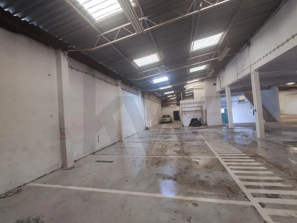 Armazém para Venda em Santa Iria de Azoia, São João da Talha e Bobadela Foto 17