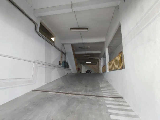 Armazém para Venda em Santa Iria de Azoia, São João da Talha e Bobadela Foto 9