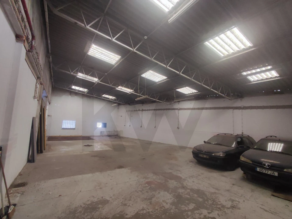 Armazém para Venda em Santa Iria de Azoia, São João da Talha e Bobadela Foto 15