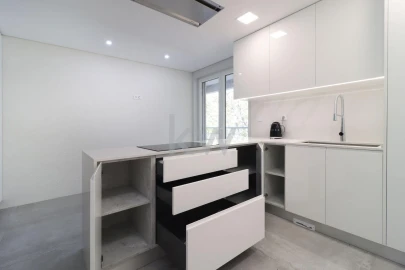 Apartamento T3 para Venda em Carcavelos e Parede