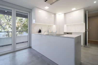 Apartamento T3 para Venda em Carcavelos e Parede