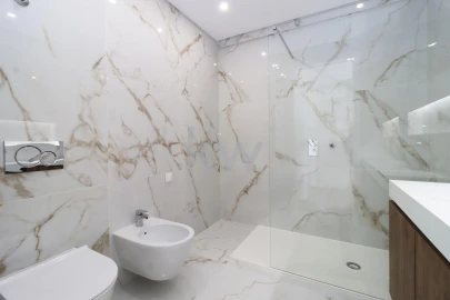 Apartamento T3 para Venda em Carcavelos e Parede