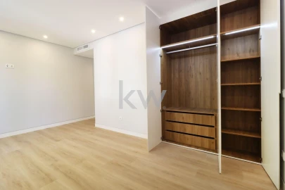 Apartamento T3 para Venda em Carcavelos e Parede