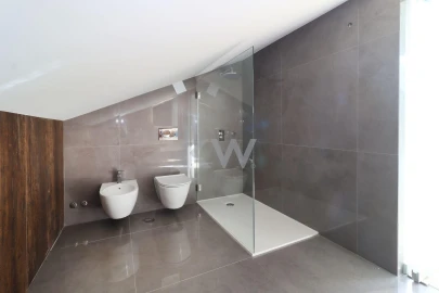 Apartamento T3 para Venda em Carcavelos e Parede