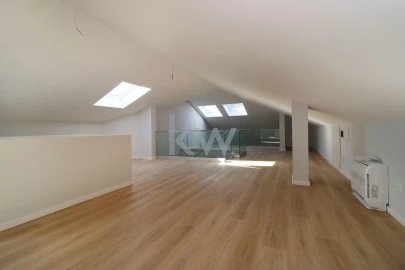 Apartamento T3 para Venda em Carcavelos e Parede