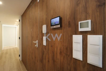 Apartamento T3 para Venda em Carcavelos e Parede