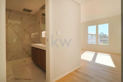 Apartamento T3 para Venda em Carcavelos e Parede