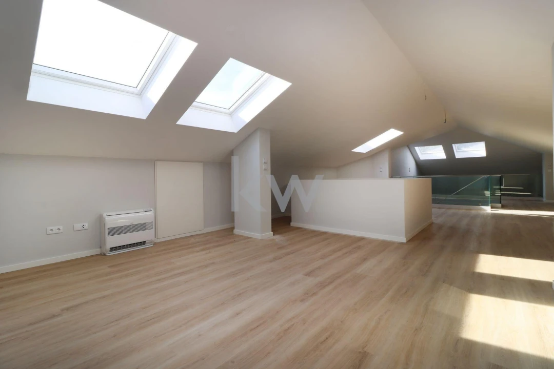 Apartamento T3 para Venda em Carcavelos e Parede Foto 2