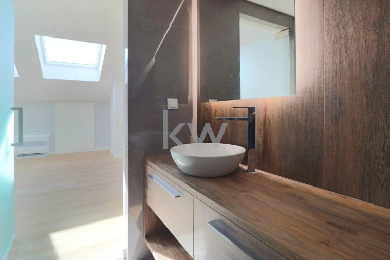 Apartamento T3 para Venda em Carcavelos e Parede Foto 13