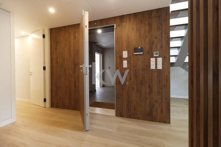 Apartamento T3 para Venda em Carcavelos e Parede Foto 40