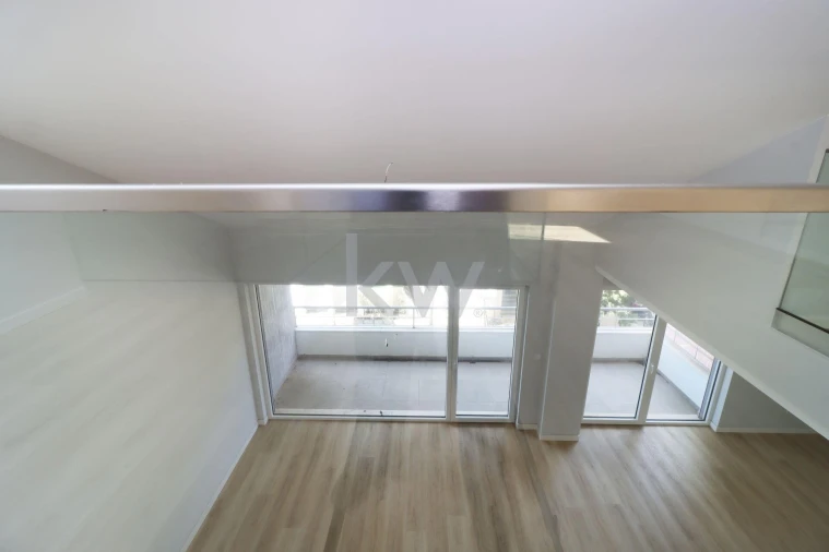 Apartamento T3 para Venda em Carcavelos e Parede Foto 9
