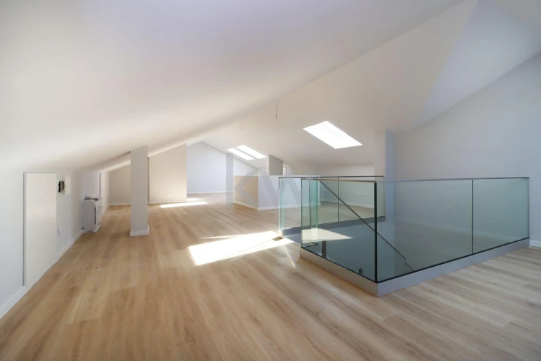 Apartamento T3 para Venda em Carcavelos e Parede Foto 6