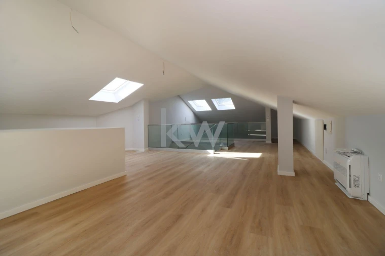 Apartamento T3 para Venda em Carcavelos e Parede Foto 5