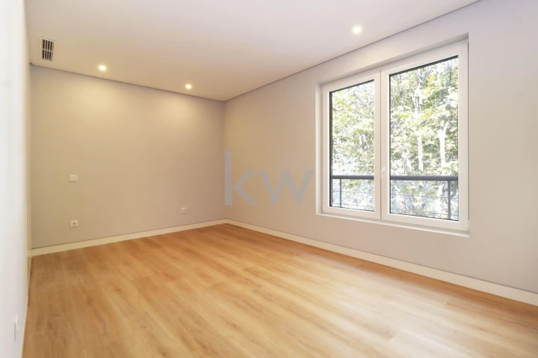 Apartamento T3 para Venda em Carcavelos e Parede Foto 47