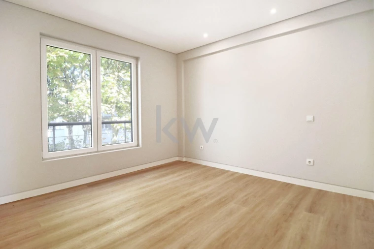 Apartamento T3 para Venda em Carcavelos e Parede Foto 53