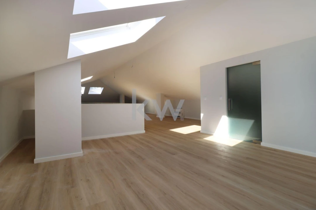 Apartamento T3 para Venda em Carcavelos e Parede Foto 3