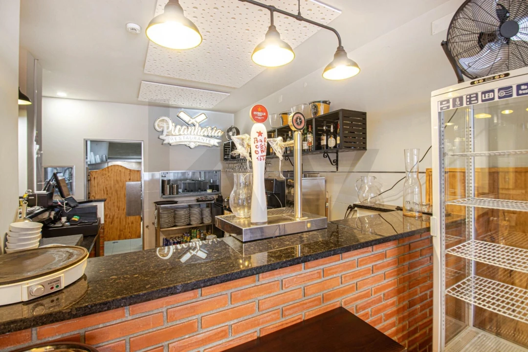 Loja para Venda em Santo António dos Cavaleiros e Frielas Foto 8