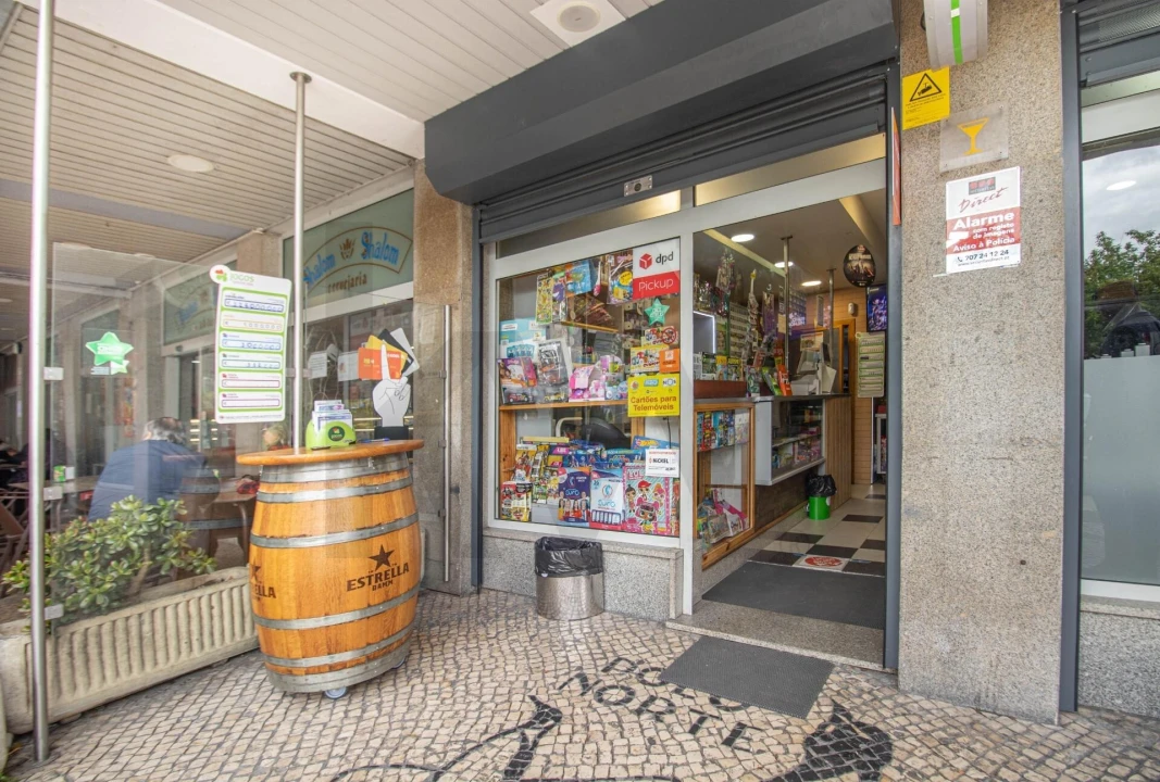 Loja para Venda em Santo António dos Cavaleiros e Frielas Foto 4