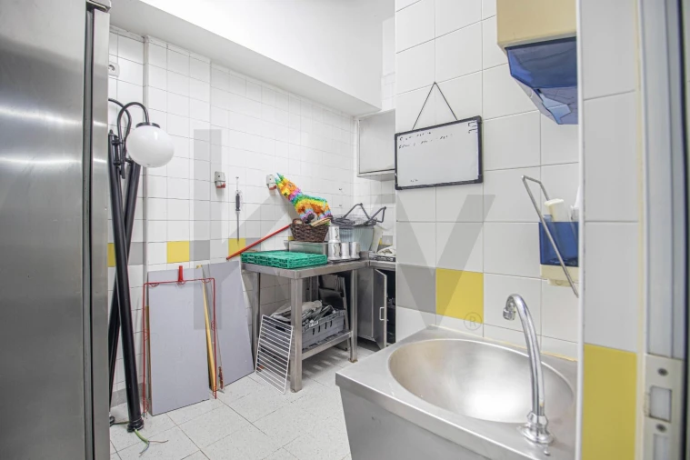 Loja para Venda em Santo António dos Cavaleiros e Frielas Foto 27