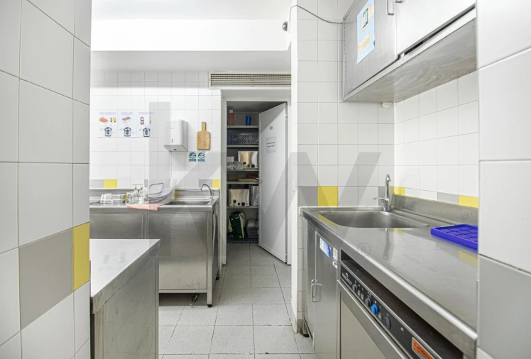 Loja para Venda em Santo António dos Cavaleiros e Frielas Foto 33