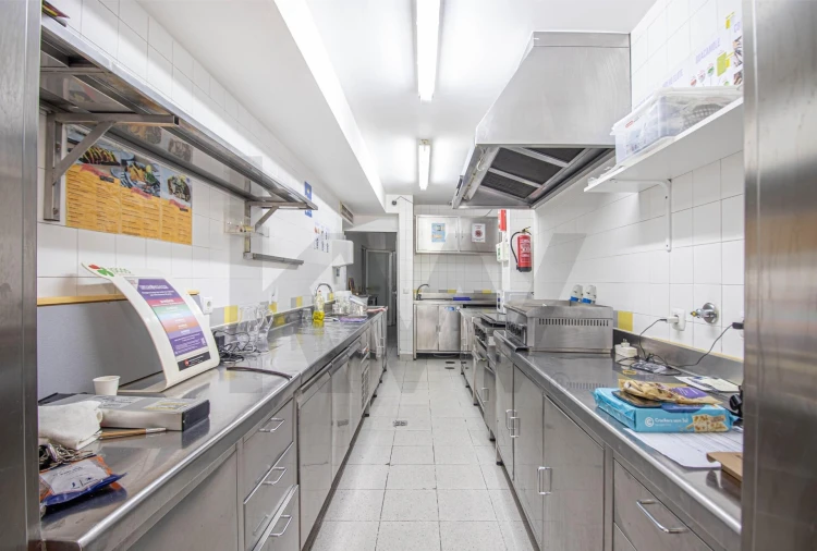 Loja para Venda em Santo António dos Cavaleiros e Frielas Foto 31