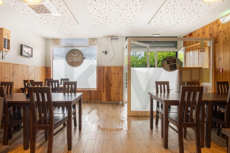 Loja para Venda em Santo António dos Cavaleiros e Frielas Foto 9