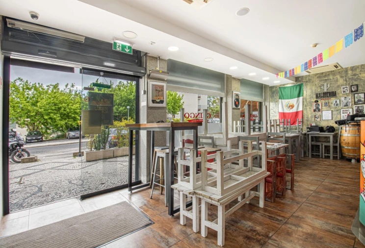 Loja para Venda em Santo António dos Cavaleiros e Frielas Foto 15