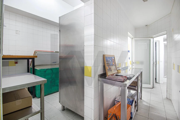 Loja para Venda em Santo António dos Cavaleiros e Frielas Foto 30