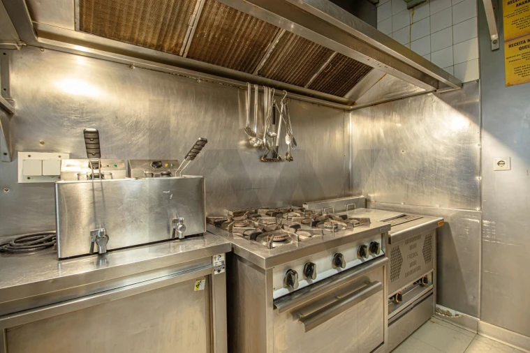 Loja para Venda em Santo António dos Cavaleiros e Frielas Foto 10