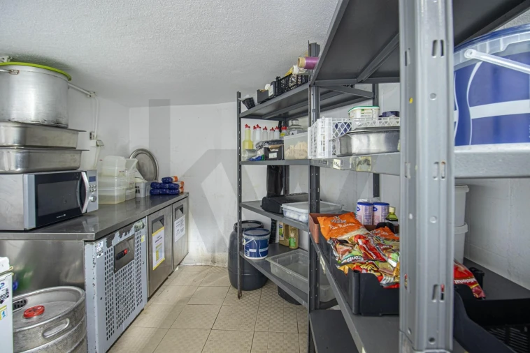 Loja para Venda em Santo António dos Cavaleiros e Frielas Foto 26