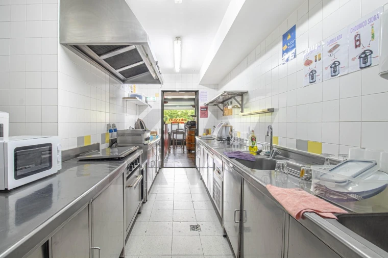 Loja para Venda em Santo António dos Cavaleiros e Frielas Foto 32