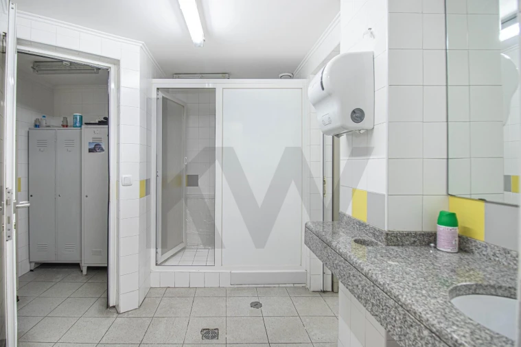 Loja para Venda em Santo António dos Cavaleiros e Frielas Foto 23