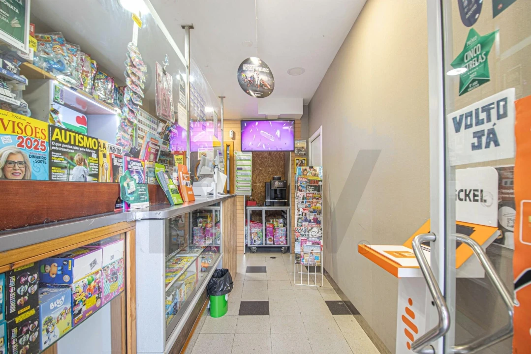 Loja para Venda em Santo António dos Cavaleiros e Frielas Foto 3