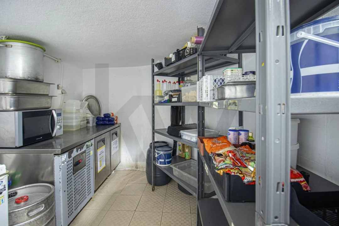 Loja para Venda em Santo António dos Cavaleiros e Frielas Foto 26