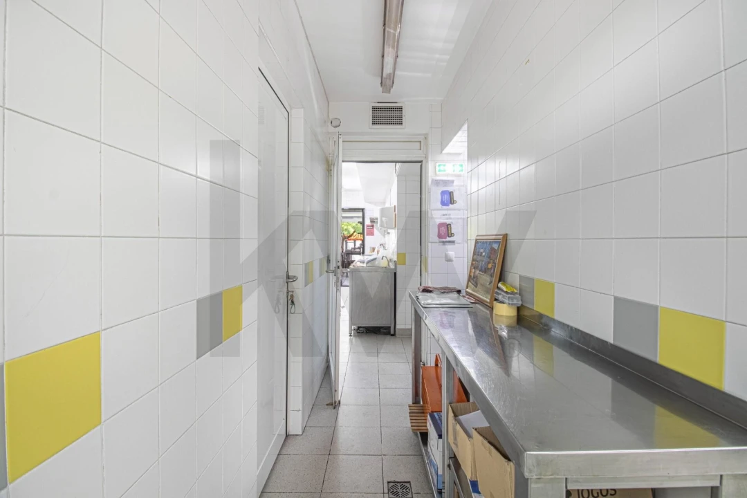 Loja para Venda em Santo António dos Cavaleiros e Frielas Foto 28